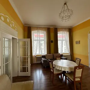 https://apartments-royal-palace.marianskelaznehotels.net