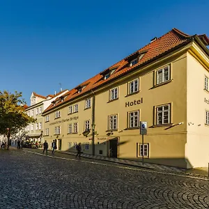 Archibald At The Charles Bridge **** Прага